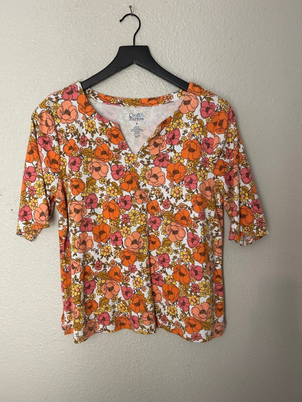 Croft & Barrow floral pattern V-neck short sleeve top